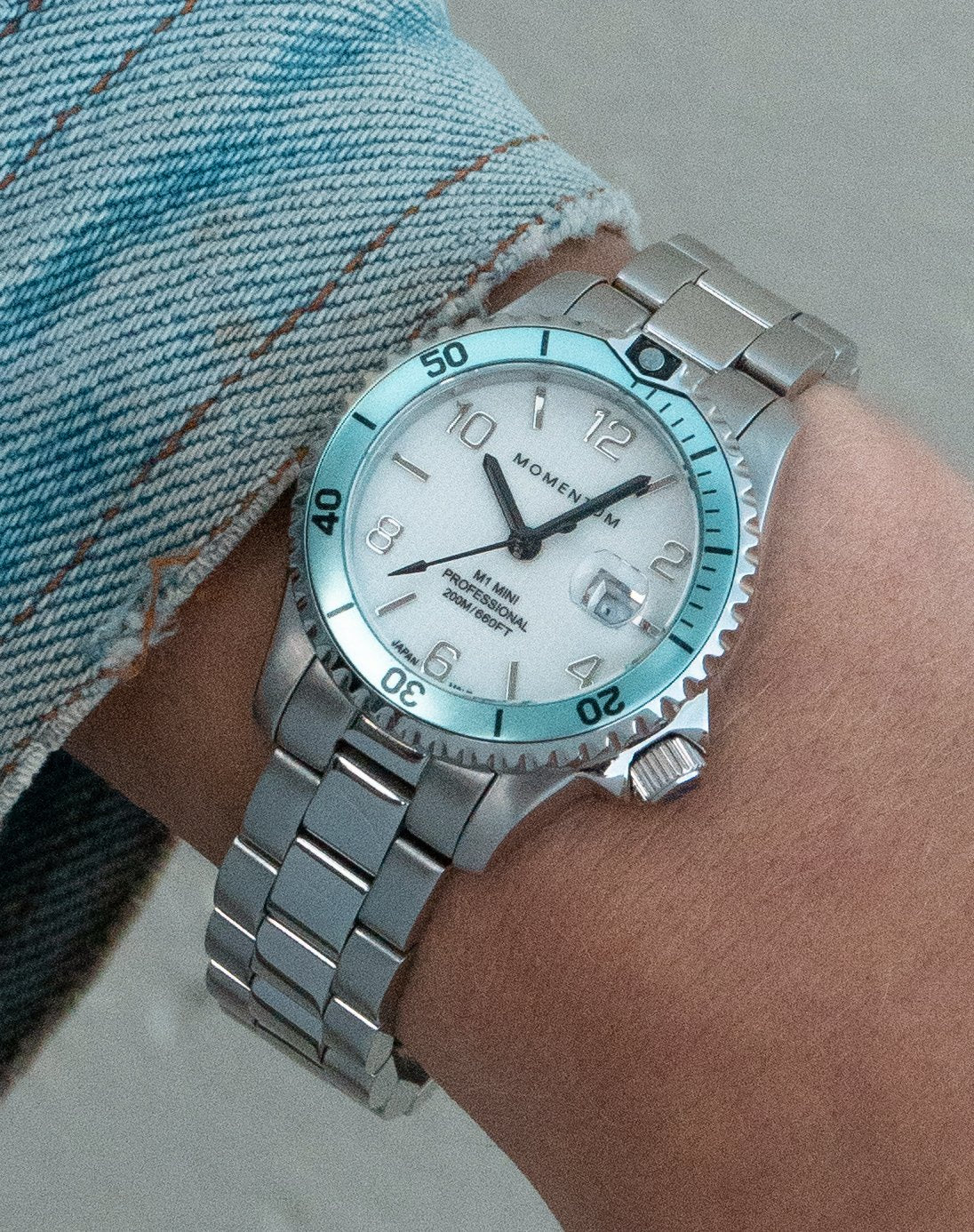 Momentum Mini II - White Dial, Aqua Bezel - Image 2