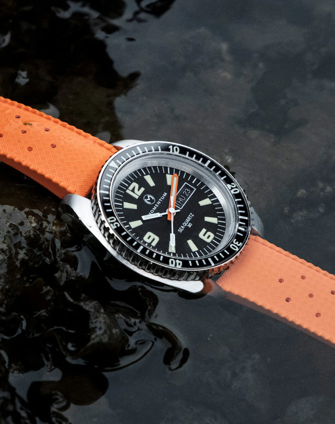 Momentum Sea Quartz 30 - Black Dial - Image 2