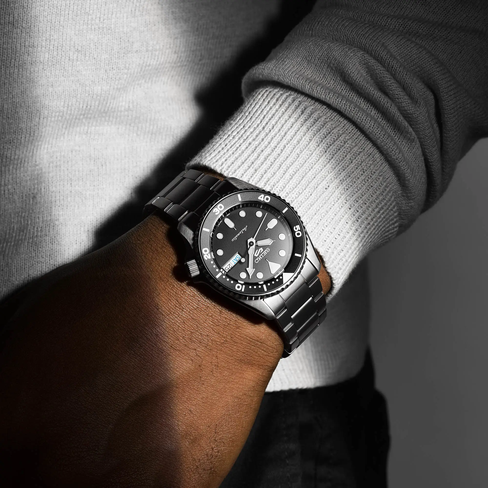 Seiko 5 Sport 38mm - 'Midi' Black - Image 4